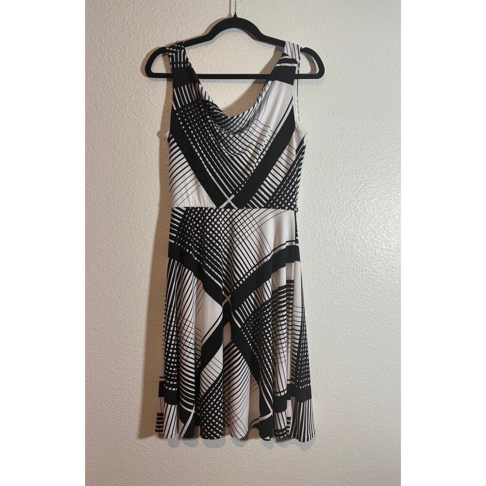 White House Black Market Size 2 Black & White Geo Stripe Modern Classic Dress